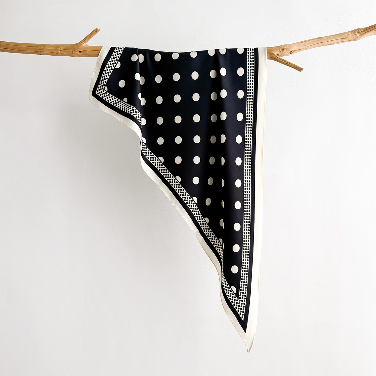 Bandana tendance 100% Soie de  - Ascot Neck Scarf avis et prix